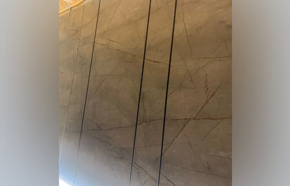 PV101-46 Профиль T-образный плоский Черный блестящий браш 10мм х 2.7м