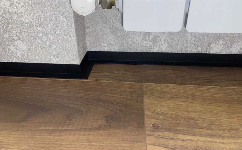 Микроплинтус MSAPL 02.2700.15 Анод черный