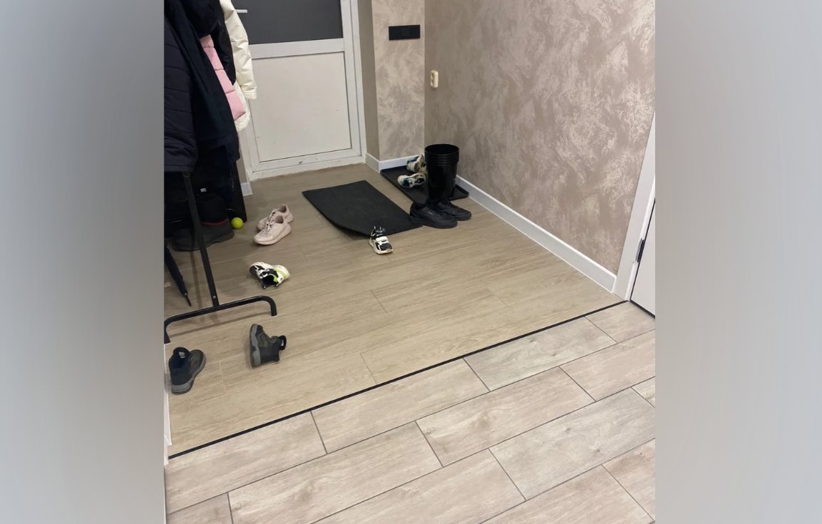 PV101-46 Профиль T-образный плоский Черный блестящий браш 10мм х 2.7м